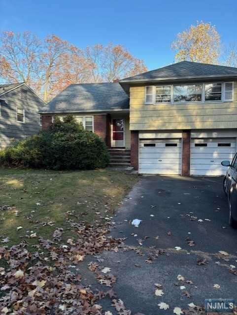 10 Maplewood Avenue, Maplewood, New Jersey - 4 Bedrooms  
4 Bathrooms  
9 Rooms - 