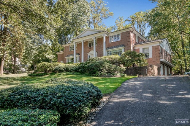 Property for Sale at 35 Farview Road, Tenafly, New Jersey - Bedrooms: 6 
Bathrooms: 5.5 
Rooms: 14  - $2,199,000