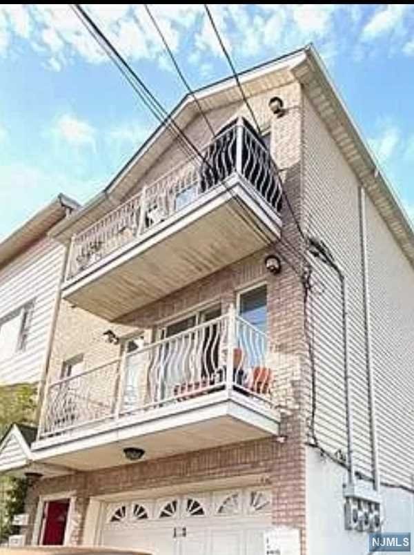 193 Bartholdi Avenue, Jersey City, New Jersey - 6 Bedrooms  
4 Bathrooms  
12 Rooms - 