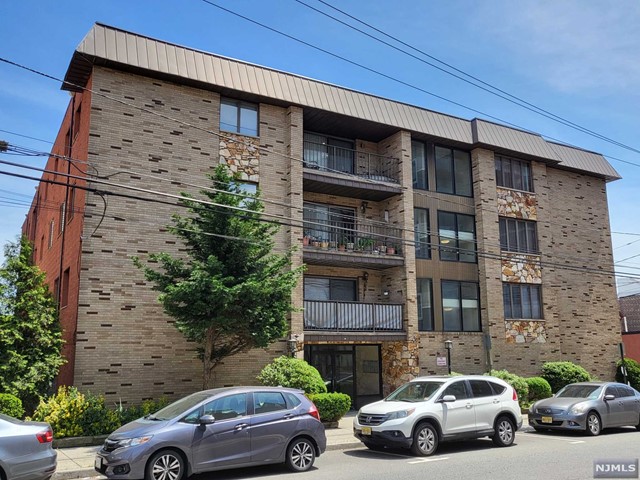 314 Palisade Avenue B5, Cliffside Park, New Jersey - 2 Bedrooms  
2 Bathrooms - 