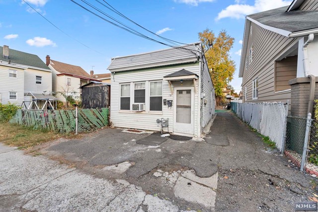 101 Madison Avenue, Paterson, New Jersey - 2 Bedrooms  
2 Bathrooms  
10 Rooms - 