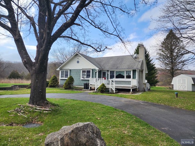 Photo 1 of 78 Davis Road, Sparta, New Jersey, $379,800, Web #: 324018021