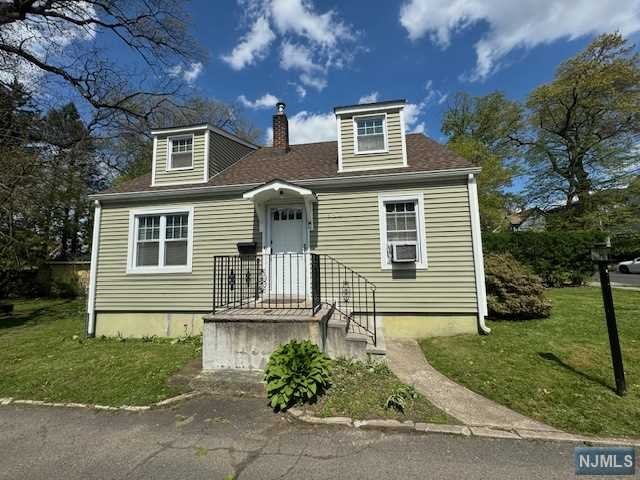 Rental Property at 194 Springfield Avenue, Rutherford, New Jersey - Bedrooms: 4 
Bathrooms: 2 
Rooms: 7  - $3,950 MO.