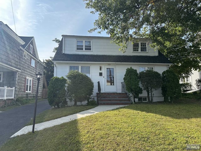 Rental Property at 349 Maple Avenue 1, Oradell, New Jersey - Bedrooms: 2 
Bathrooms: 1 
Rooms: 4  - $2,300 MO.