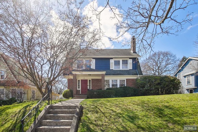 Property for Sale at 24 Wellesley Road, Montclair, New Jersey - Bedrooms: 4 
Bathrooms: 3.5 
Rooms: 9  - $1,149,000