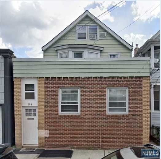 184 9th Street, Passaic, New Jersey - 3 Bedrooms  
1 Bathrooms  
13 Rooms - 