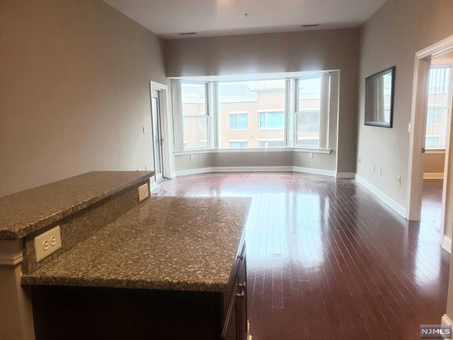 22 Ave At Port Imperial 512, West New York, New Jersey - 2 Bedrooms  
2 Bathrooms  
4 Rooms - 