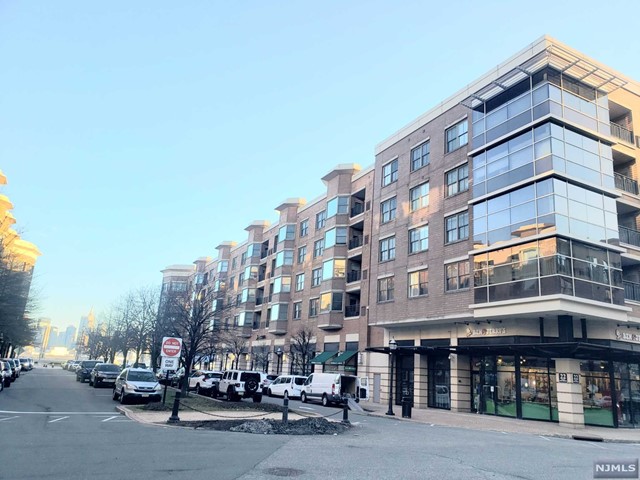 22 Ave At Port Imperial 512, West New York, New Jersey - 2 Bedrooms  2 Bathrooms  4 Rooms - 