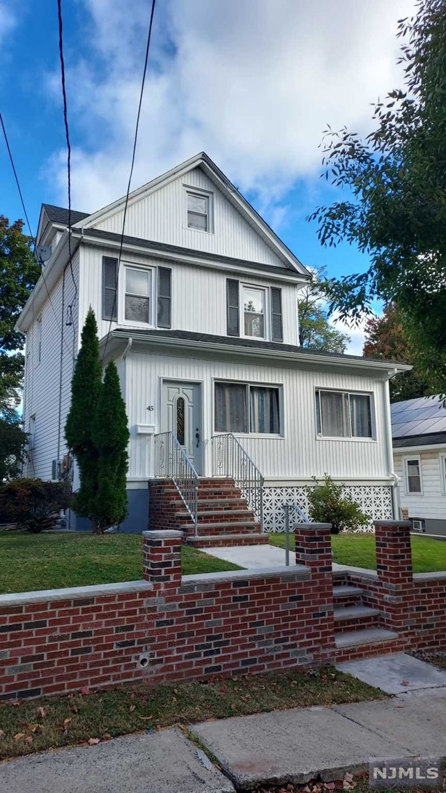 45 Genesee Avenue, Teaneck, New Jersey - 4 Bedrooms  
2 Bathrooms  
11 Rooms - 