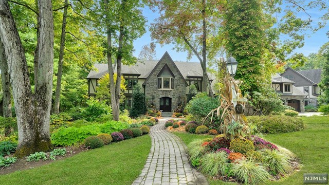 Property for Sale at 307 Freemans Lane, Franklin Lakes, New Jersey - Bedrooms: 5 
Bathrooms: 7.5 
Rooms: 15  - $4,799,000