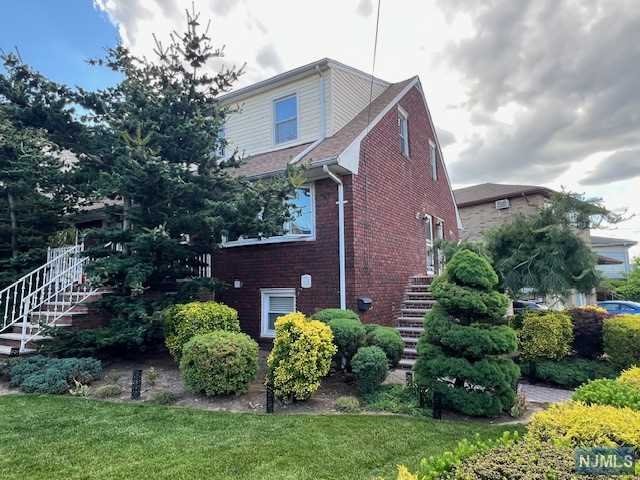 440 Hillcrest Place 2, Palisades Park, New Jersey - 2 Bedrooms  
1 Bathrooms  
4 Rooms - 
