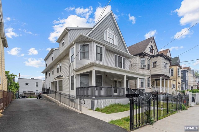 Property for Sale at 133 Pearsall Avenue, Jersey City, New Jersey - Bedrooms: 9 
Bathrooms: 6 
Rooms: 17  - $1,200,000