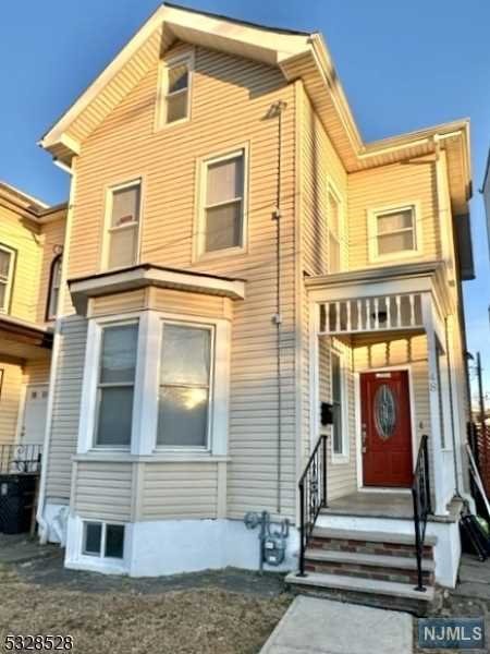 48 Lincoln Avenue, Newark, New Jersey - 3 Bedrooms  
1 Bathrooms  
9 Rooms - 