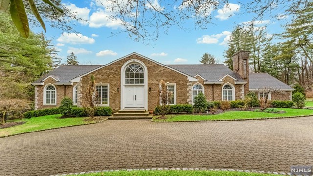 66 Woodcliff Lake Road, Saddle River, New Jersey - 5 Bedrooms  5 Bathrooms  11 Rooms - 