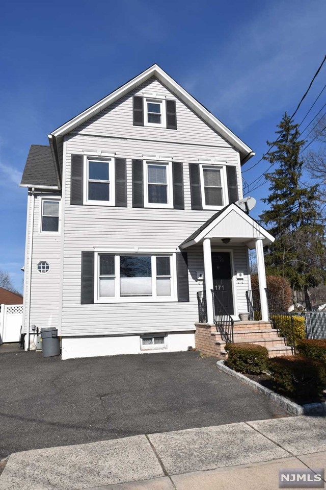 171 Cleveland Street Flr 2, New Milford, New Jersey - 1 Bedrooms  
1 Bathrooms  
4 Rooms - 
