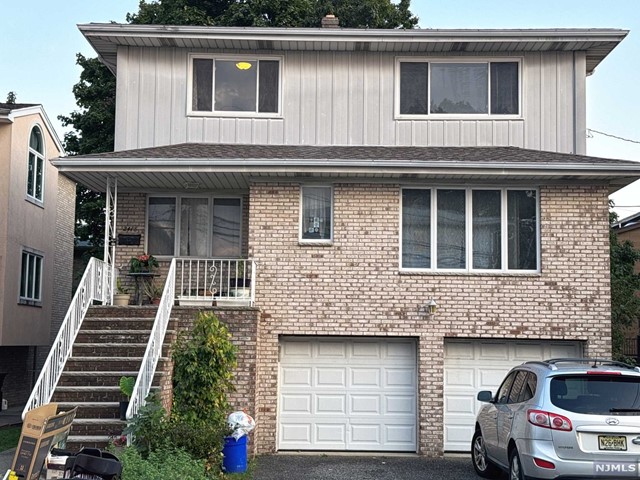 2418 6th Street 2, Fort Lee, New Jersey - 3 Bedrooms  
2 Bathrooms  
6 Rooms - 