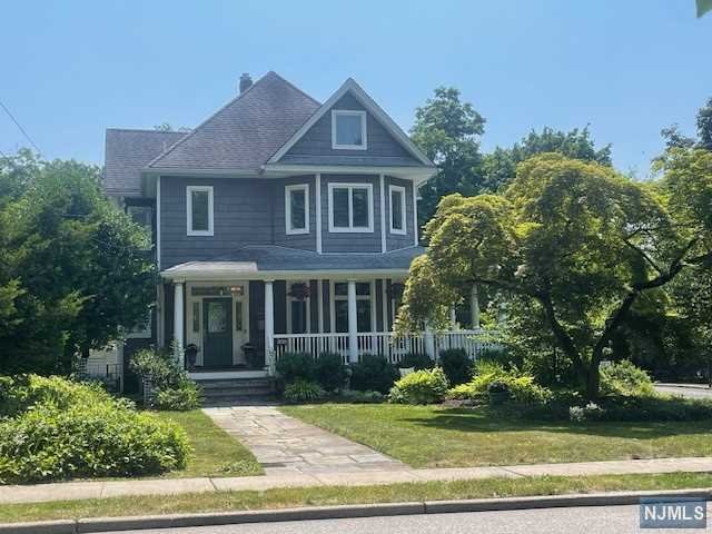 Property for Sale at 141 Lincoln Avenue, Ridgewood, New Jersey - Bedrooms: 4 
Bathrooms: 3 
Rooms: 8  - $1,400,000