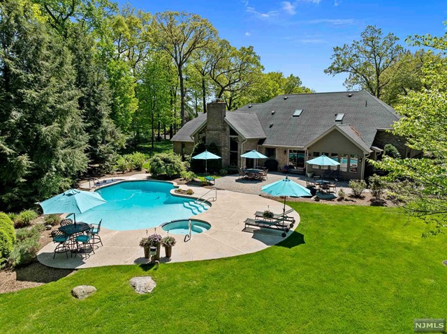 767 Butternut Drive, Franklin Lakes, New Jersey - 5 Bedrooms  
5 Bathrooms  
11 Rooms - 