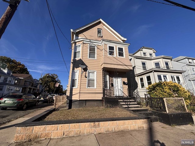 Rental Property at 175 17th Avenue 2, Paterson, New Jersey - Bedrooms: 3 
Bathrooms: 1 
Rooms: 6  - $2,800 MO.