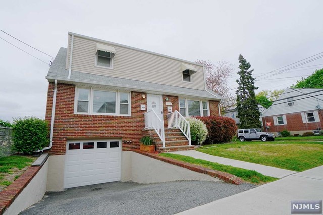 Rental Property at 125 Gold Street 1, North Arlington, New Jersey - Bedrooms: 2 
Bathrooms: 2 
Rooms: 6  - $2,900 MO.