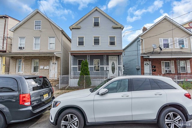 Property for Sale at 233 Pine Street, Elizabeth, New Jersey - Bedrooms: 5 
Bathrooms: 3 
Rooms: 12  - $498,900