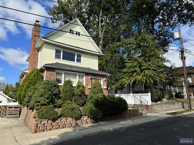 Photo 1 of 27 Lincoln Place 2, East Rutherford, New Jersey, $2,700, Web #: 324033731