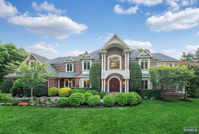 Photo 1 of 108 Garden Court, Franklin Lakes, New Jersey, $2,745,000, Web #: 324018087