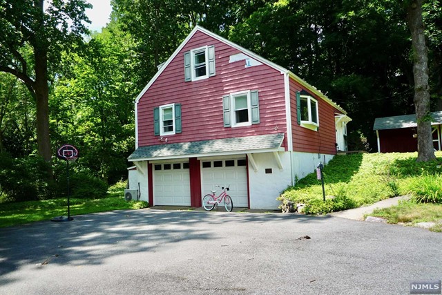 Rental Property at 4648 Oak Road, Boonton Twp, New Jersey - Bedrooms: 3 
Bathrooms: 2 
Rooms: 6  - $4,150 MO.