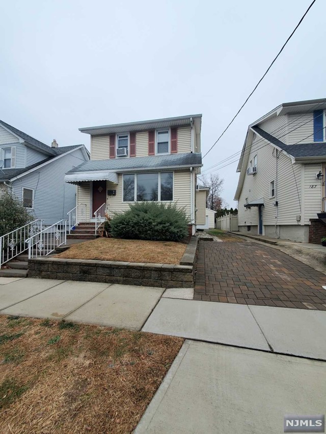 185 Tontine Avenue 1, Lyndhurst, New Jersey - 1 Bedrooms  
1 Bathrooms  
6 Rooms - 