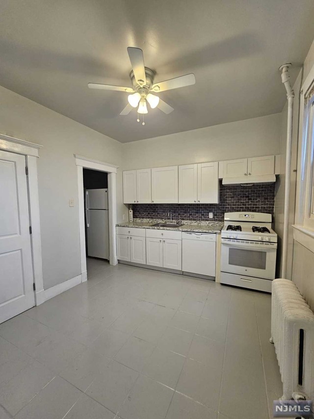 Rental Property at 514 Garfield Avenue, Jersey City, New Jersey - Bedrooms: 6 
Bathrooms: 3.5 
Rooms: 9  - $3,500 MO.