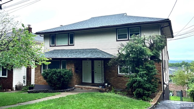 449 5th Street 1, Palisades Park, New Jersey - 4 Bedrooms  
2 Bathrooms  
9 Rooms - 