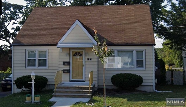 475 Stuyvesant Avenue, Lyndhurst, New Jersey - 2 Bedrooms  
1 Bathrooms  
4 Rooms - 