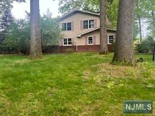 Rental Property at 992 Ridge Court, New Milford, New Jersey - Bedrooms: 4 
Bathrooms: 4 
Rooms: 8  - $5,900 MO.