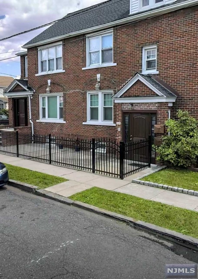 915 80th Street 1, North Bergen, New Jersey - 3 Bedrooms  
1 Bathrooms  
7 Rooms - 