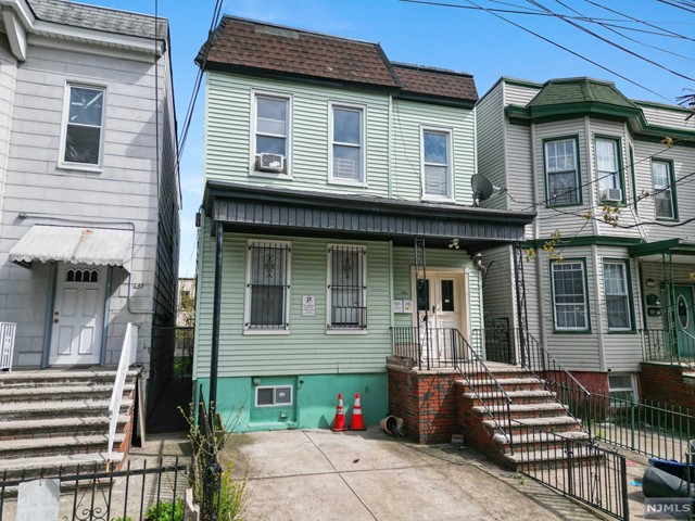 Property for Sale at 146 Sherman Avenue, Jersey City, New Jersey - Bedrooms: 6 
Bathrooms: 2 
Rooms: 12  - $850,000