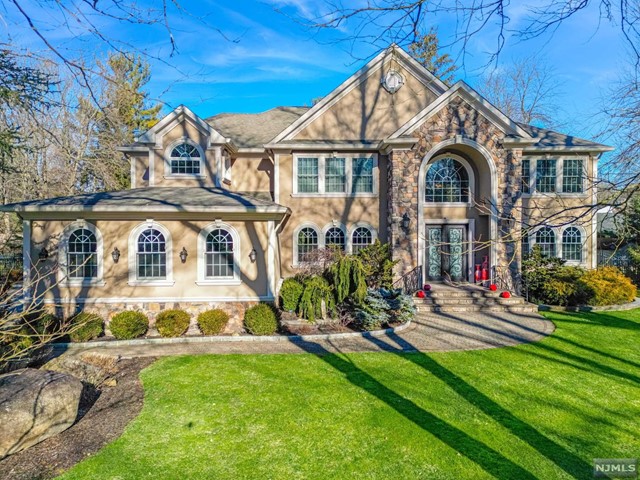 Property for Sale at 334 Meadowbrook Road, Wyckoff, New Jersey - Bedrooms: 4 
Bathrooms: 5 
Rooms: 15  - $2,390,000