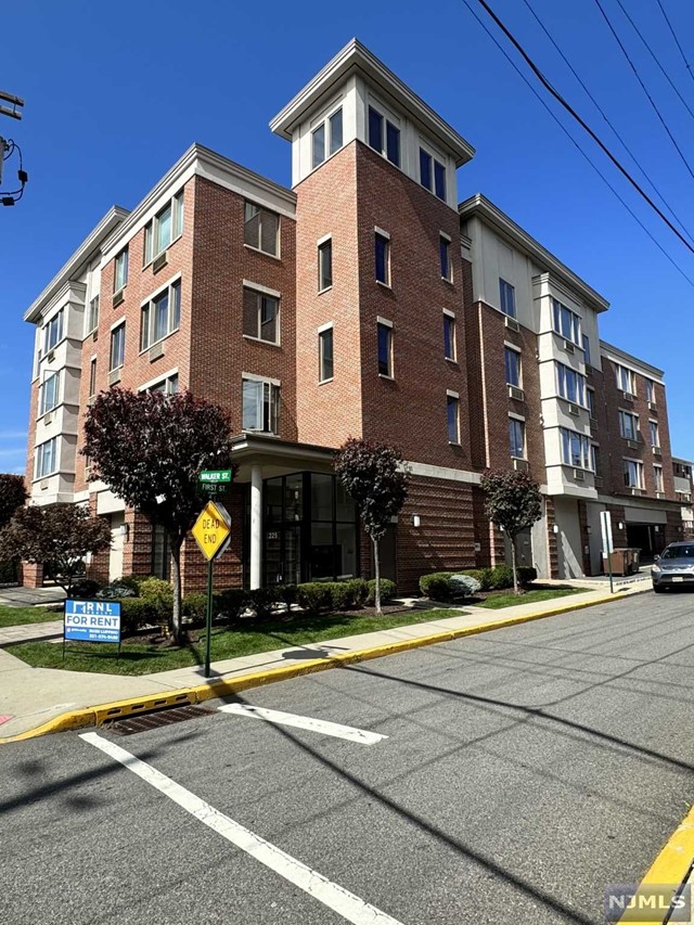 Rental Property at 225 Walker Street 307, Cliffside Park, New Jersey - Bedrooms: 3 
Bathrooms: 2 
Rooms: 6  - $3,395 MO.