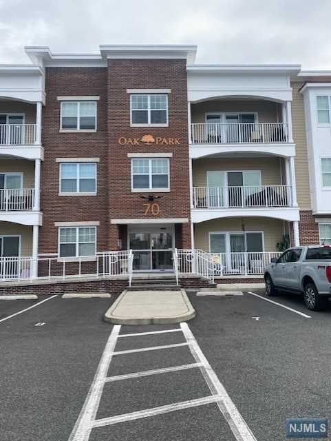 Rental Property at 70 Oak Street 308, Rochelle Park, New Jersey - Bedrooms: 3 
Bathrooms: 2 
Rooms: 4  - $3,900 MO.