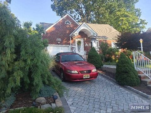 4 Springdale Court, Clifton, NJ 07013 - MLS#: 24020476