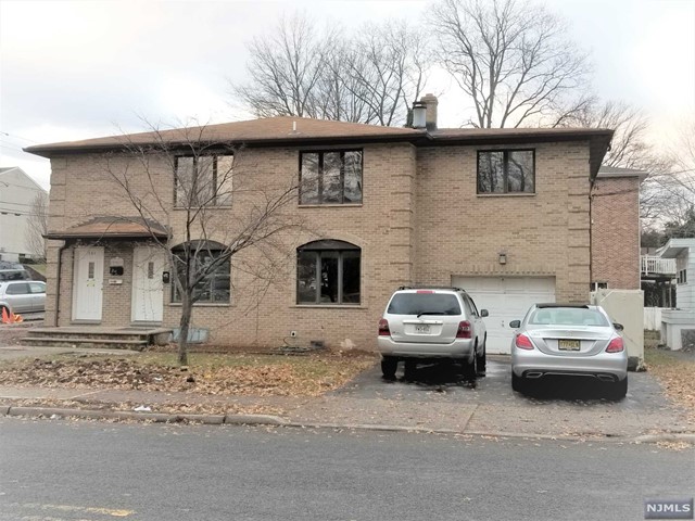 251 5th Street 1Fl, Palisades Park, New Jersey - 3 Bedrooms  
2 Bathrooms  
8 Rooms - 