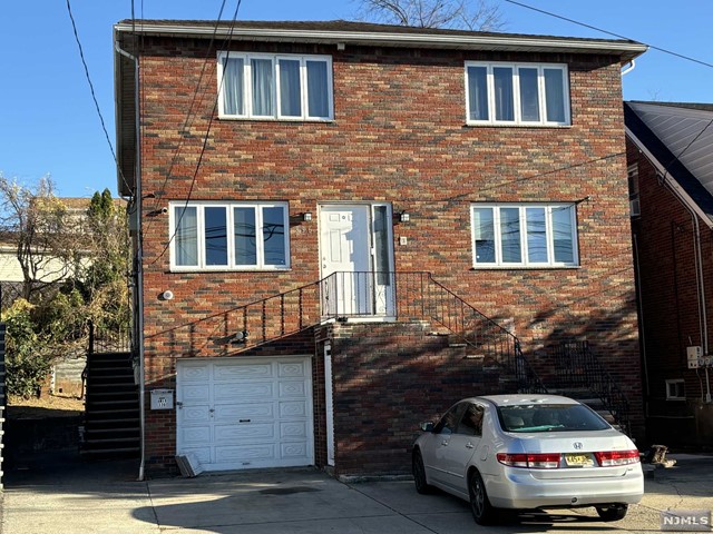 336 Macarthur Avenue 2nd Fl, Garfield, New Jersey - 3 Bedrooms  
1 Bathrooms  
8 Rooms - 