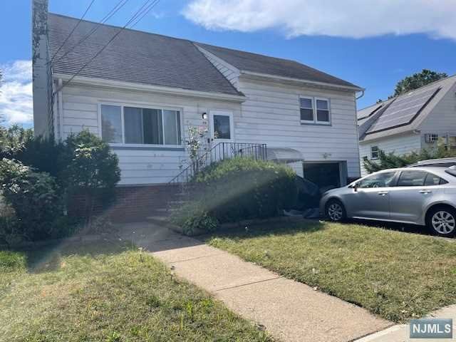 55 Poplar Avenue, Little Ferry, New Jersey - 3 Bedrooms  
2 Bathrooms  
6 Rooms - 