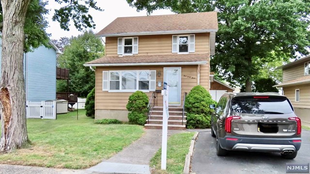 Rental Property at 443 Chestnut Avenue, South Hackensack, New Jersey - Bedrooms: 3 
Bathrooms: 2 
Rooms: 8  - $3,850 MO.