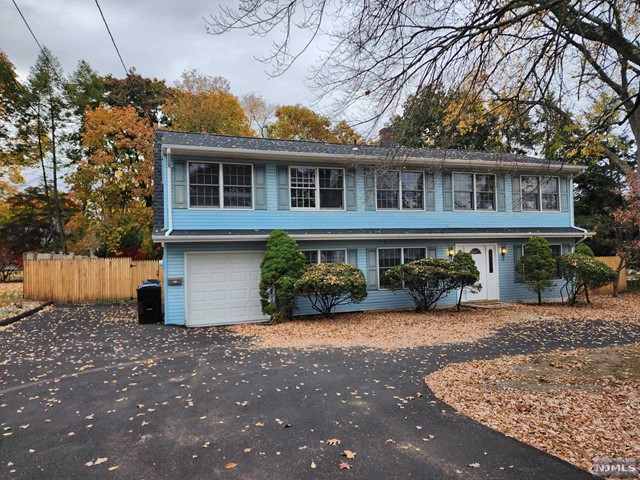 251 E Midland Avenue, Paramus, New Jersey - 5 Bedrooms  
3 Bathrooms  
14 Rooms - 