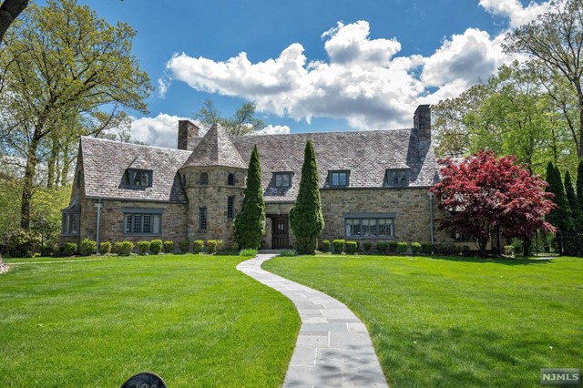 Property for Sale at 120 Old Chester Road, Essex Fells, New Jersey - Bedrooms: 5 
Bathrooms: 4.5 
Rooms: 16  - $3,195,000