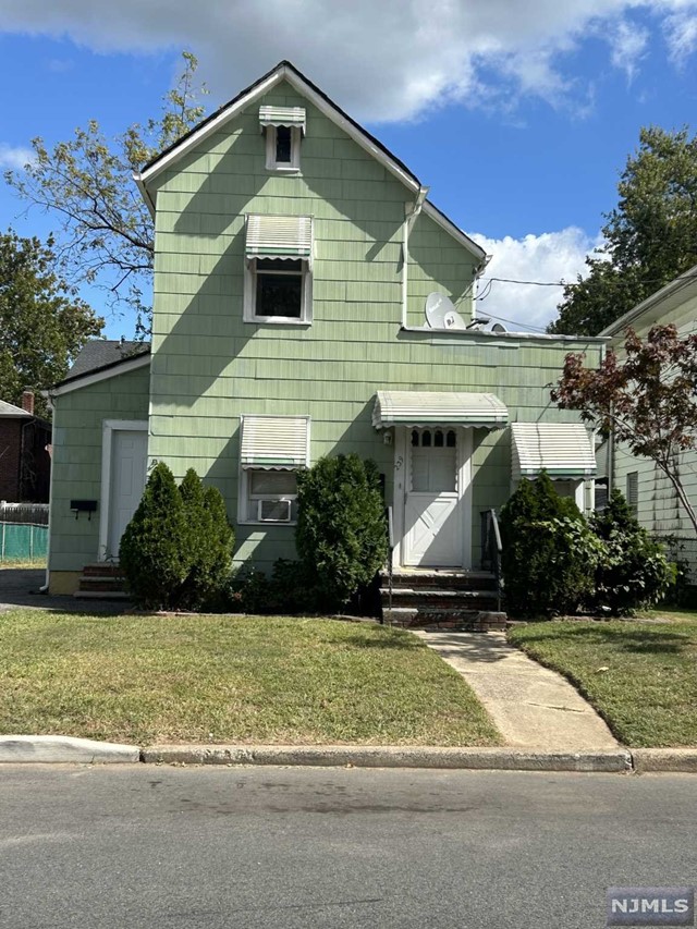 Property for Sale at 239 N 10th Street, Kenilworth, New Jersey - Bedrooms: 3 
Bathrooms: 2 
Rooms: 7  - $469,900