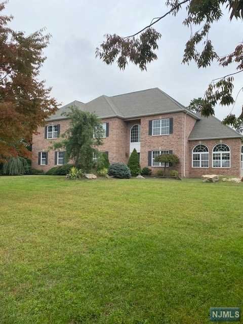 3 Dynasty Drive, Monroe, New Jersey - 5 Bedrooms  
6 Bathrooms  
10 Rooms - 