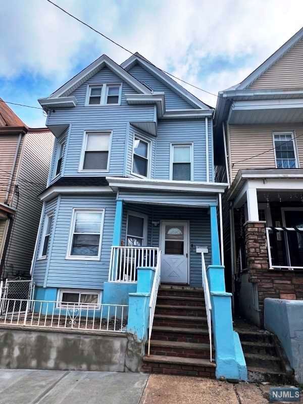 Property for Sale at 123 16th Street, Paterson, New Jersey - Bedrooms: 6 
Bathrooms: 3 
Rooms: 13  - $500,000