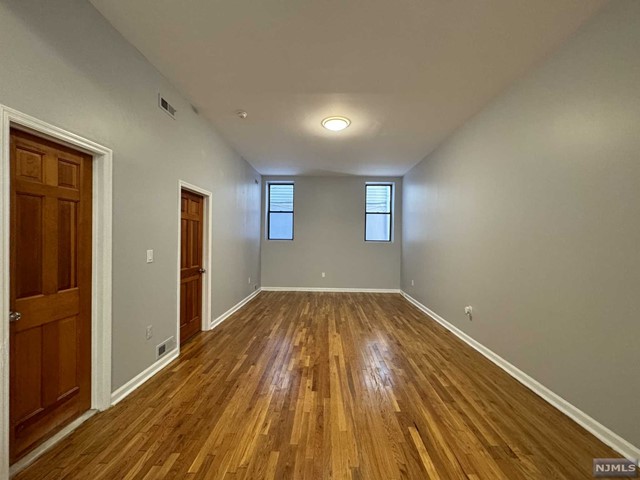 Property for Sale at 118 Leonard Street 2, Jersey City, New Jersey - Bedrooms: 2 
Bathrooms: 1 
Rooms: 5  - $2,400