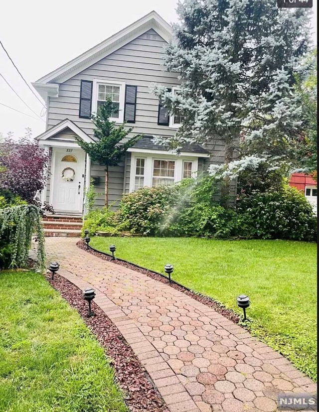 Rental Property at 327 Chestnut Street, Nutley, New Jersey - Bedrooms: 3 
Bathrooms: 2 
Rooms: 7  - $4,100 MO.